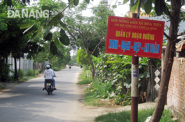 Một đoạn đường xanh-sạch-đẹp-an toàn do Chi hội Nông dân thôn La Bông, xã Hòa Tiến quản lý.