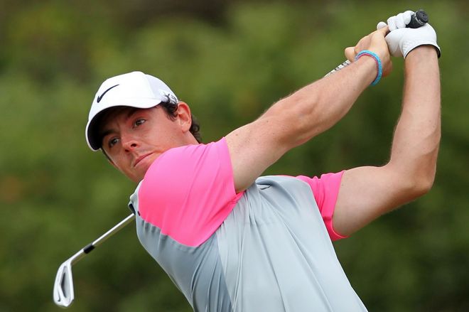  Rory McIlroy (golf, Bắc Ireland)  Ngôi sao trẻ này chỉ trong năm qua đã giành được tới hai trong tổng số bốn danh hiệu major của sự nghiệp (US PGA và British Open), đồng thời giành lại vị trí số một thế giới sau năm 2013 không có chức vô địch lớn nào. Đáng chú ý hơn, anh đạt được thành tích tuyệt vời này không lâu sau khi hủy hôn với tay vợt xinh đẹp người Đan Mạch Caroline Wozniacki hồi giữa năm. Anh còn là thành viên quan trọng giúp tuyển châu Âu vô địch giải đồng đội Ryder Cup (thắng tuyển Mỹ). Rory McIlroy là golf thủ có thu nhập cao nhất năm, và đoạt danh hiệu Golf thủ số một của PGA (Hiệp hội golf thủ nhà nghề) trong năm