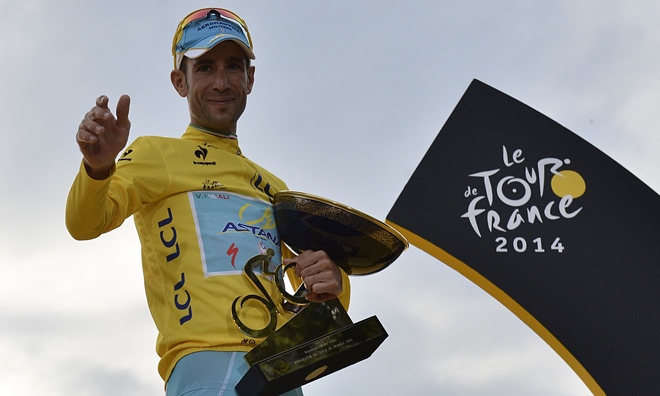  Vincenzo Nibali (xe đạp, Italy)  VĐV 30 tuổi có biệt danh “Cá mập” giành chiến thắng chung cuộc ở giải Tour de France cùng thành tích ấn tượng, khi mặc áo vàng ở 18 trong tổng số 21 ngày đua tranh. Anh trở thành tay đua xe đạp thứ sáu trong lịch sử từng vô địch cả ba giải đua lớn trên thế giới: Italy, Tây Ban Nha và Pháp. Ở cuộc đua xe đạp danh tiếng vòng quanh nước Pháp, anh nhanh hơn người thứ hai tới tổng cộng bảy phút và 52 giây – cách biệt lớn nhất trong vòng 17 năm qua ở giải này. Kết quả đó khiến nhiều người tin rằng anh vẫn sẽ là người chiến thắng Tour de France 2014 ngay cả nếu tay đua từng hai lần vô địch, Alberto Contador, không sớm phải bỏ cuộc do nứt xương chân.