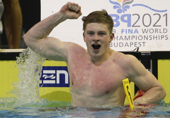  Adam Peaty (bơi, Anh quốc)  Chuyên gia bơi ếch người vùng Staffordshire trong năm qua đã giành được tới bốn HC vàng tại giải vô địch châu Âu khi mới 19 tuổi, hai HC vàng tại Commonwealth Games (Đại hội thể thao khối Thịnh vượng chung) và một HC vàng tại giải vô địch Anh. Kình ngư trẻ này vươn tới đỉnh cao vinh quang hồi cuối tháng 8, tại Berlin, khi hoàn tất cự ly bơi 50 mét ếch tại Euro Championships chỉ trong có 26,62 giây – phá kỷ lục thế giới cũ 26,67 giây mà Cameron der Burgh thiết lập từ năm 2009, thời điểm mà đồ bơi được thiết kế để nâng cao hiệu quả hoạt động dưới nước vẫn còn được phép sử dụng.  