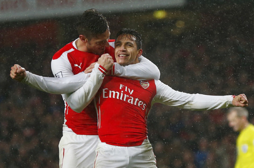 Niềm vui của Alexis Sanchez sau khi mở tỉ số cho Arsenal - Ảnh: Reuters