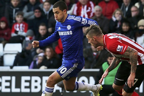 Hazard (trái) tỏa sáng giành lại 1 điểm cho Chelsea trước Southampton - Ảnh: Reuters