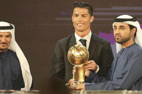 Cristiano Ronaldo và danh hiệu Cầu thủ hay nhất năm của Globe Soccer Awards - Ảnh: AFP