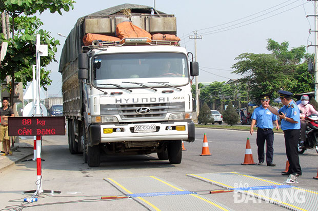 Trong năm 2014, Thanh tra Giao thông vận tải đã xử phạt 3.282 ô-tô chở quá tải với số tiền 4,2 tỷ đồng.