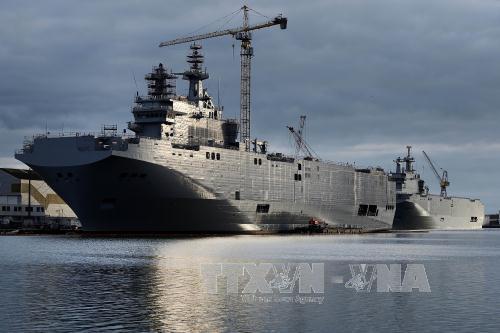 Tàu chiến lớp Mistral neo đậu tại Saint-Nazaire, miền tây Pháp ngày 20/12. Ảnh: AFP/ TTXVN.