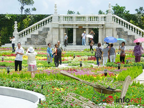 Visitors at the Ba Na Hills Resort’s Le Jardin flower garden