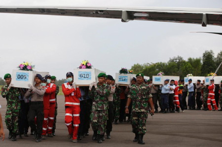 Thi thể nhiều nạn nhân vụ máy bay AirAsia rơi đã được tìm thấy