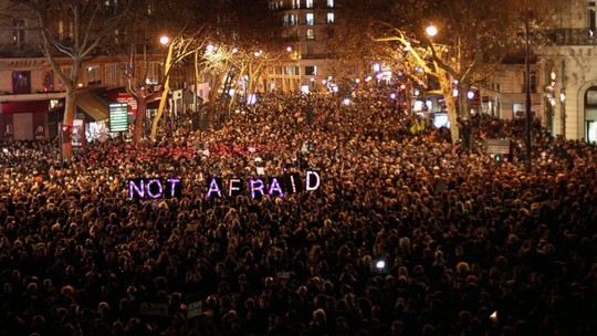 Hàng trăm ngàn người Pháp đổ xuống đường ở Paris đêm 7-2 với lời nhắn nhủ 