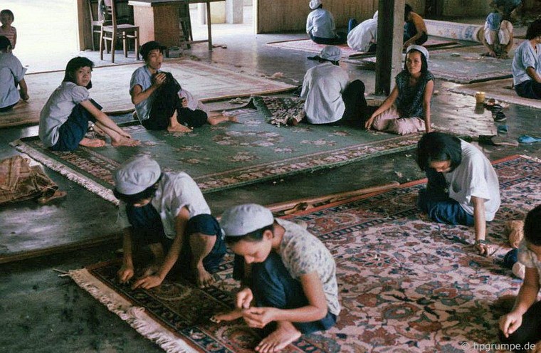 Những người công nhân trong một xưởng dệt ở Đà Nẵng.