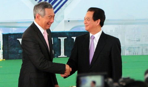 Singaporean Prime Minister Lee Hsien Loong and his Vietnamese counterpart Nguyen Tan Dung during the VSIP Quang Ngai groundbreaking ceremony on September 13, 2013.