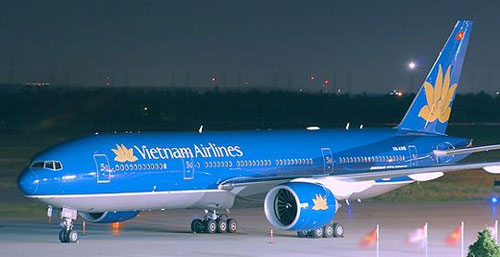   Vietnam Airlines aircraft at Da Nang International Airport 