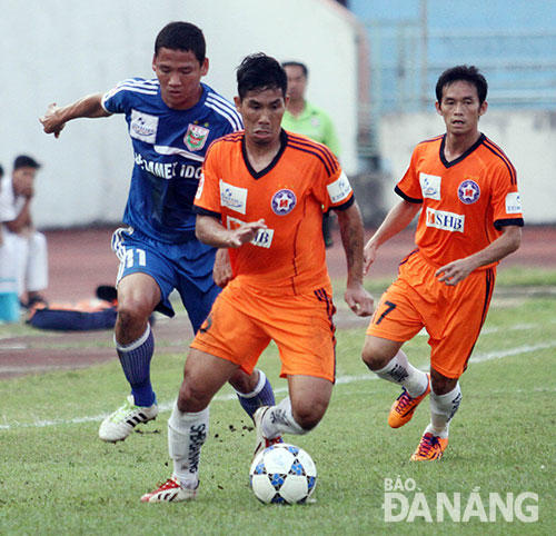 Binh Duong and SHB DN players