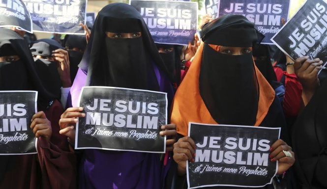 Sinh viên Somalia biểu tình phản đối tạp chí Charlie Hebdo ở Mogadishu - Ảnh: Reuters