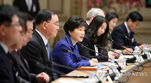 Tổng thống Park Geun-hye phát biểu, kêu gọi tạo điều kiện để Triều Tiên trở lại đàm phán. 	Ảnh: Yonhap