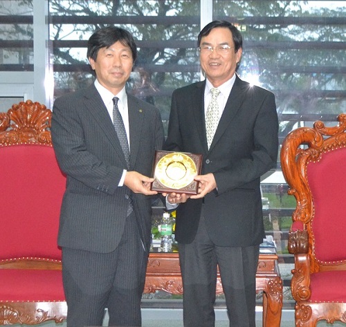 Director Murata and Vice Chairman Viet