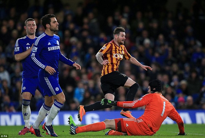 Chelsea cay đắng nhìn Bradford đi tiếp. (Nguồn: PA)