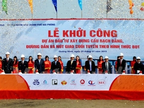 Scene at the ceremony to begin the construction of Bach Dang Bridge