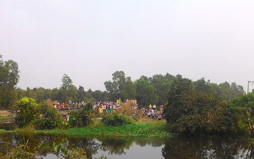 Many people gathering near the scene