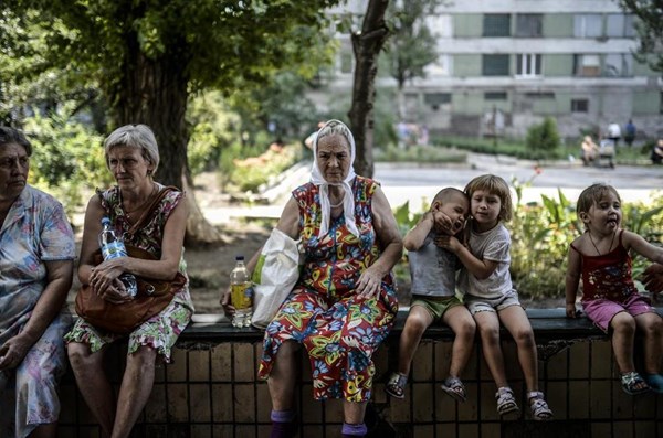 Người dân Donetsk phải sống trong tình trạng không có điện, nước (Ảnh: Reuters).