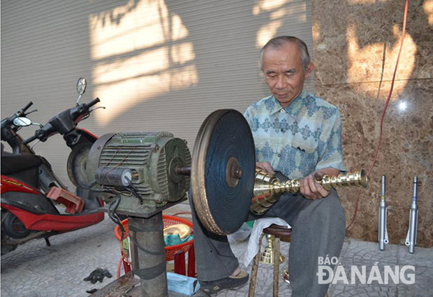 Giá cả của mỗi bộ lư tùy vào kích cỡ khác nhau.