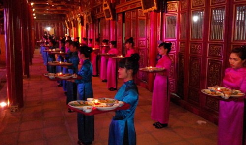 A re-enactment of a sophisticated royal feast during the 2014 Hue Festival at the Hue Royal Palace in the central province of Thua Thien-Hue Tuoi Tre