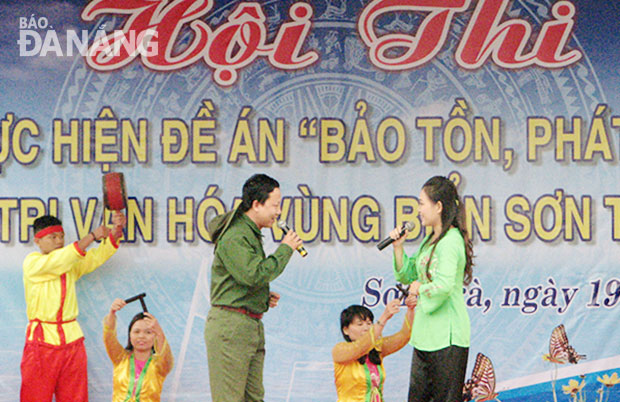 Làn điệu lý vọng phu đưa người nghe đến với những cung bậc tình cảm trong đời sống vợ chồng những người dân miền biển.