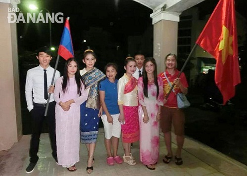 Vietnamese and Laotian students from the UED participating in a get-together