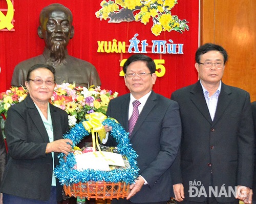 Deputy Secretary Tri (middle) and his Laotian guests