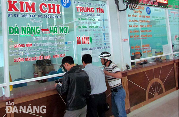 Việc các doanh nghiệp mở bán vé phục vụ Tết sớm hơn mọi năm tạo điều kiện thuận lợi cho người dân.