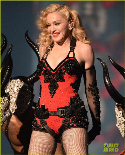 Madonna nóng bỏng trên sân khấu
