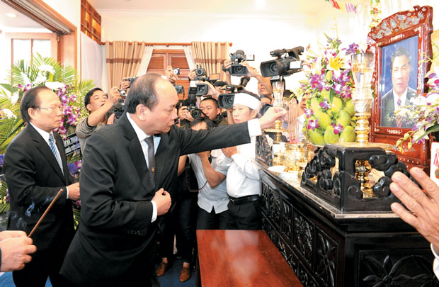 Tấm gương lao động ngày đêm của đồng chí đã thể hiện lòng yêu nước, yêu quê hương, dám nghĩ, dám làm trong quá trình hình thành tư duy và phát triển của thành phố Đà Nẵng, là tấm gương lao động miệt mài cho lớp trẻ đáng trân trọng và học tập. (Phó Thủ tướng Chính phủ Nguyễn Xuân Phúc)