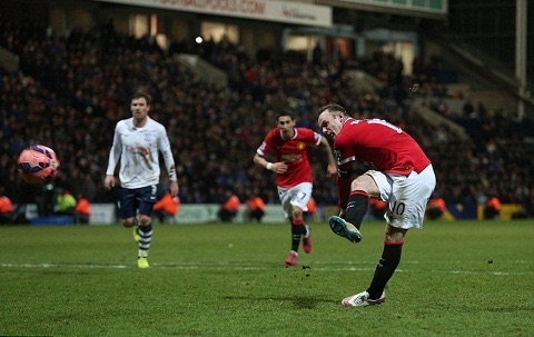 Rooney tự mình thực hiện thành công quả penalty, ấn định chiến thắng chung cuộc 3-1 cho M.U.    