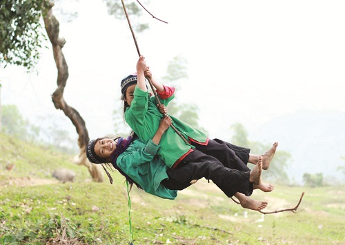 A picture from Hung's project shows two mountain children playing together