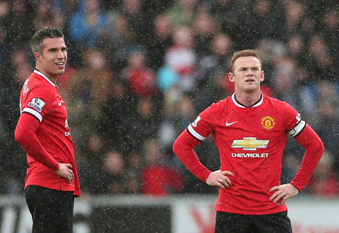 Rooney được trở lại hàng công bên cạnh Van Persie nhưng bộ đôi này không gây được ấn tượng. Ảnh: Reuters.