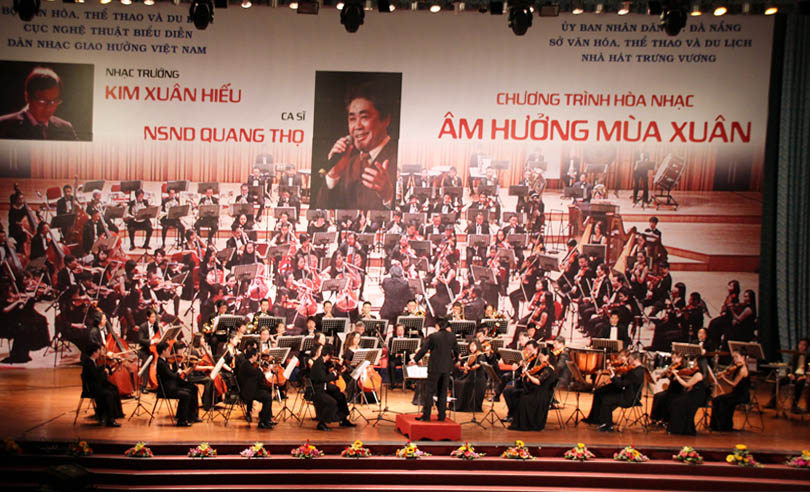 Đêm 22-2, Nhà hát Trưng Vương trở thành thánh đường của âm nhạc và cảm xúc lan tỏa. 
