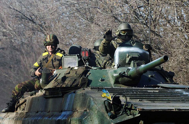 Lực lượng Ukraine ở gần Artemivsk thuộc tỉnh Donetsk, khu vực đang xảy ra giao tranh.      Ảnh: AFP