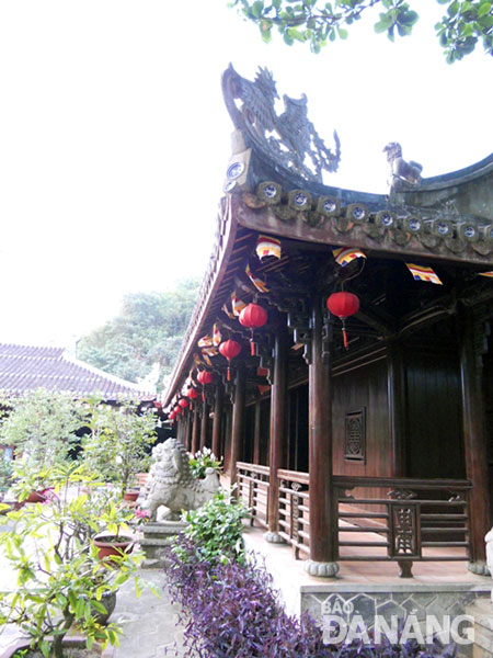 Một góc của ngôi chùa với những nét kiến trúc đặc trưng.