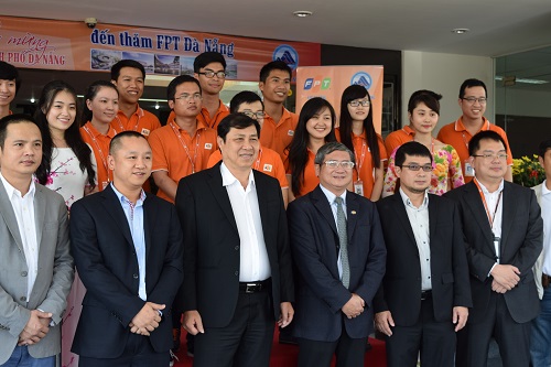 Chairman Duc Tho (front, third left) and some FPT leaders and employees