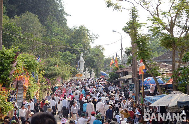 Lễ hội Quán Thế Âm luôn thu hút đông đảo người dân và du khách nhưng công tác an ninh trật tự luôn được bảo đảm.