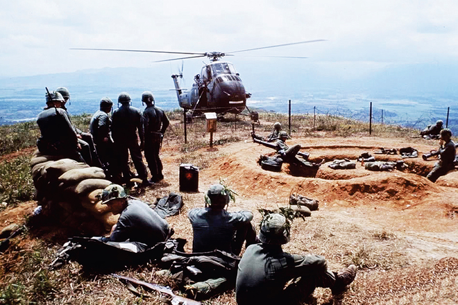 Nhiều toán lính Mỹ đổ bộ vào vùng ven Đà Nẵng bằng trực thăng. Mỹ lập các sân bay trực thăng Nước Mặn, Xuân Thiều và sân bay Đà Nẵng để phát huy sức mạnh không quân.