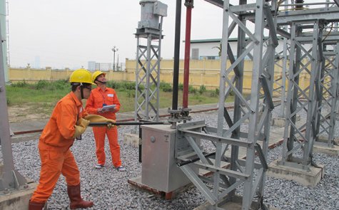 Technicians of the Vietnam Electricity are seen building a grid.