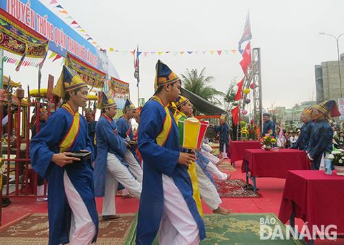   The main solemn rituals were in commemoration of ancestors and praying for peace, happiness and prosperity throughout the year, good weather, and a successful fishing season ahead.