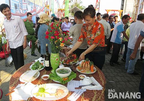  Contestants at a cooking competition entitled “Huong Vi Bien” (Flavours from the Sea).