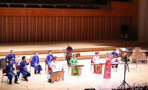 Artists from the Vietnam National Academy of Music are pictured performing iconic Vietnamese folk songs during the March 11, 2015 concert. Photo: Tuoi Tre