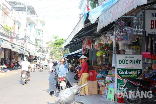 Encroachment of trading activities onto the pavement of a local street