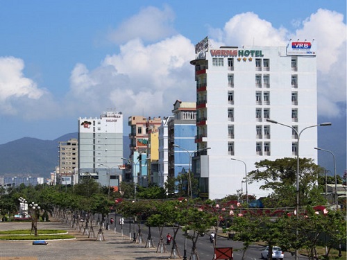 Some local hotels near the Han River Bridge