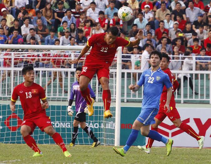  Olympic Việt Nam gặp nhiều khó khăn trước đối thủ chơi thể lực 