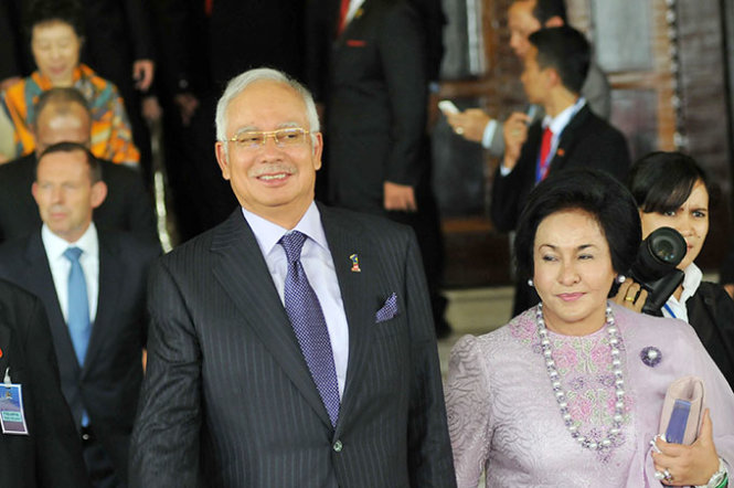 Thủ tướng Malaysia Najib Razak cùng vợ đang đối mặt với sức ép phải giải thích về số tài sản kếch sù - Ảnh: AFP