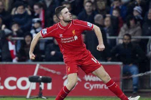 Jordan Henderson ăn mừng bàn thắng vào lưới Swansea - Ảnh: Reuters