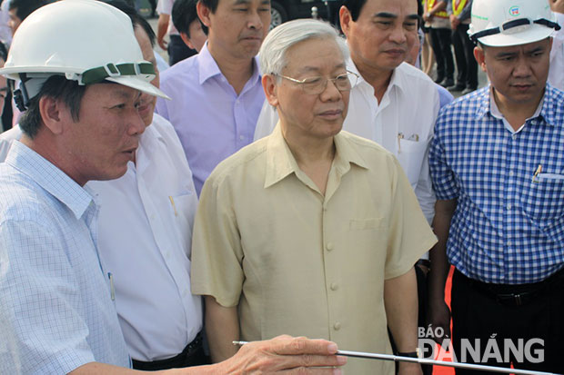 Nhiều đồng chí lãnh đạo cấp cao của Đảng, Chính phủ, bộ ngành Trung ương và thành phố Đà Nẵng liên tục đến thăm, kiểm tra và động viên người lao động hoàn thành nhiệm vụ thi công.